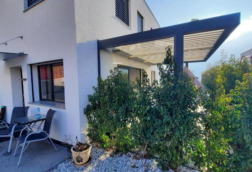 דירת חדר נוף לגינה, Guesthouse Petit Pré