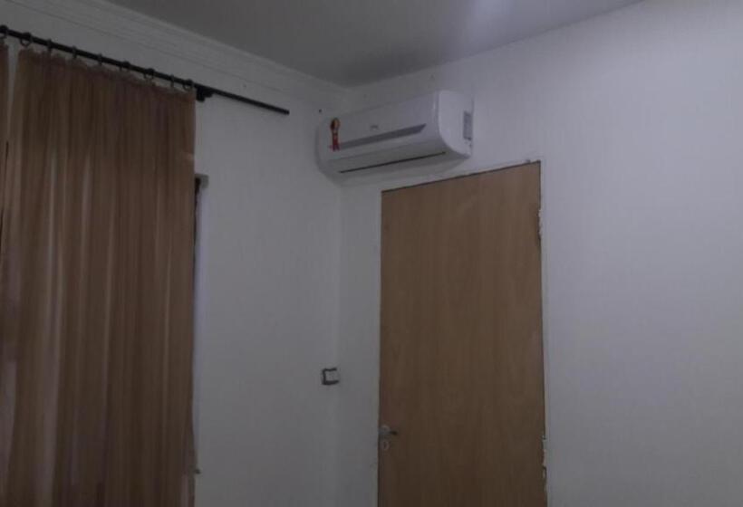 스탠다드 트리픔 룸 공동욕실, Pousada Catarina