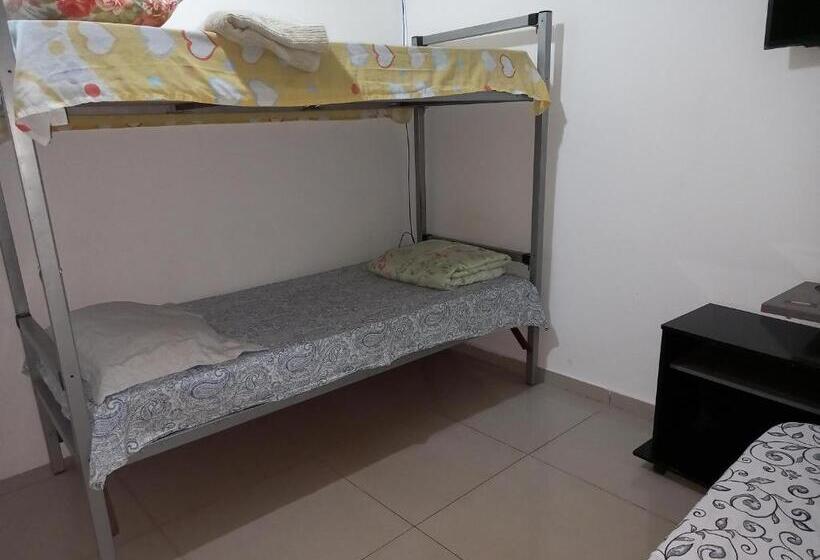 스탠다드 트리픔 룸 공동욕실, Pousada Catarina