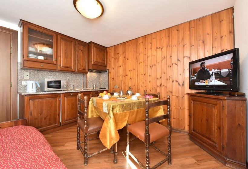 דירת חדר, Residence Castelli