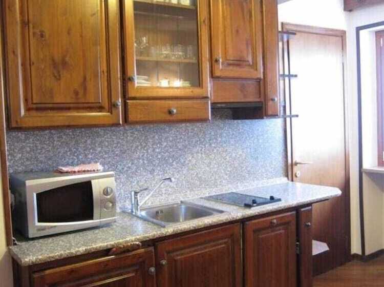 דירת חדר, Residence Castelli