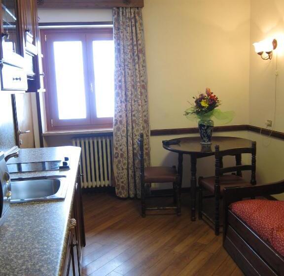 דירת חדר, Residence Castelli