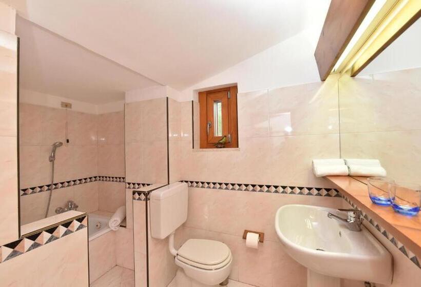 דירת חדר סופריור, Residence Castelli