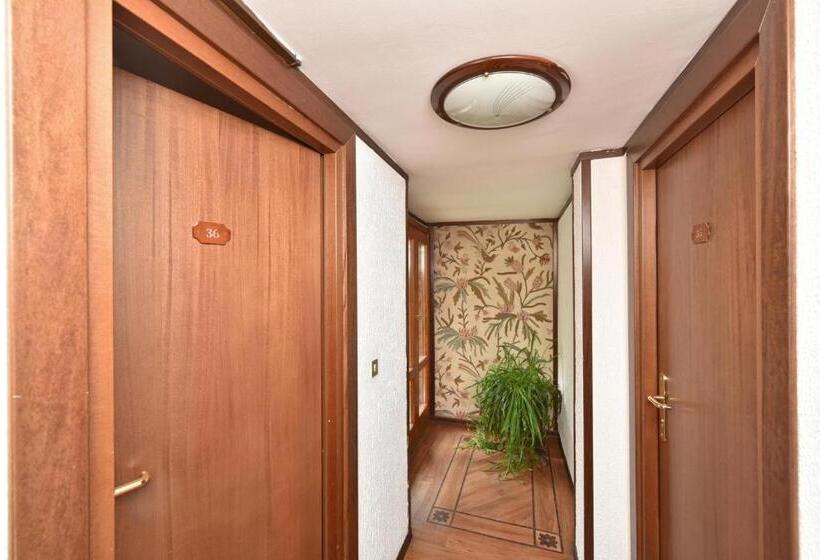 דירת חדר סופריור, Residence Castelli