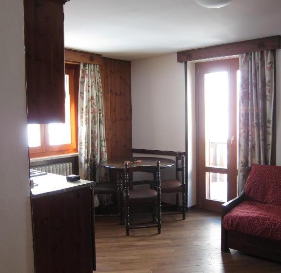 דירת שני חדרים, Residence Castelli