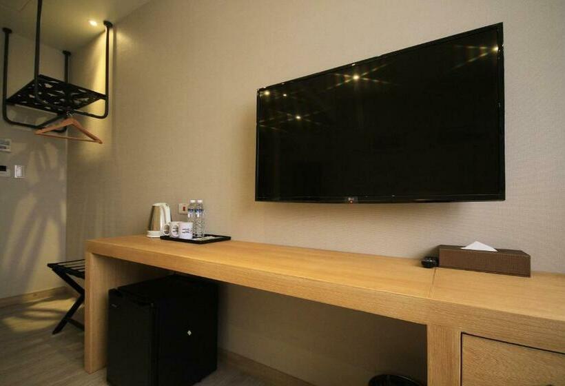 Standart Oda, Hangkhau