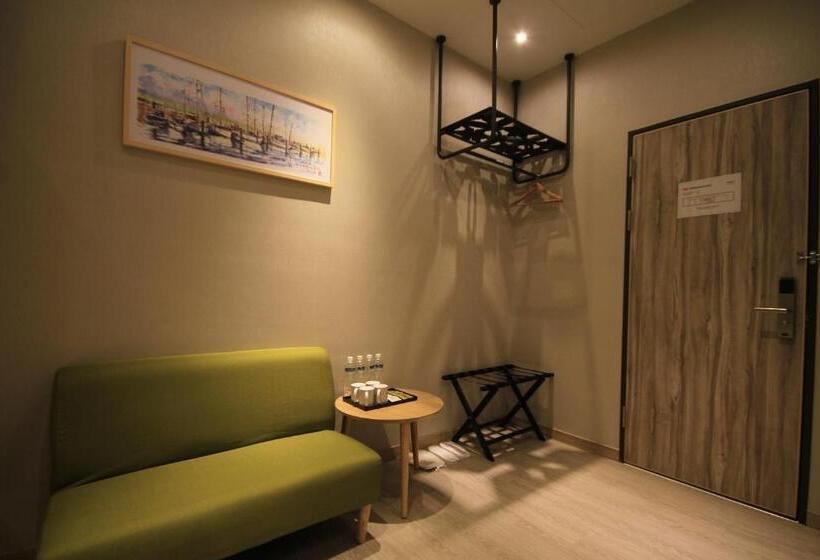 Lüks Aile Odası, Hangkhau