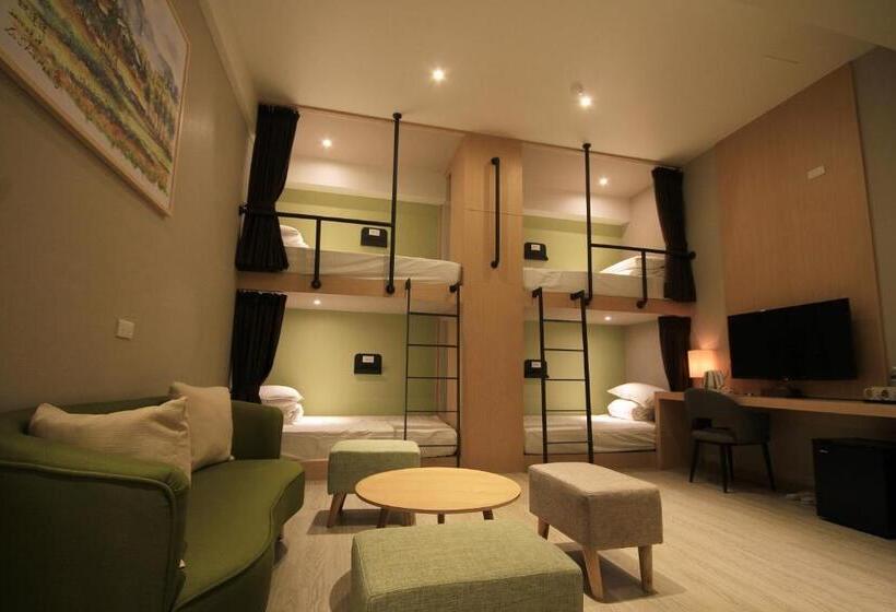 Lüks Aile Odası, Hangkhau