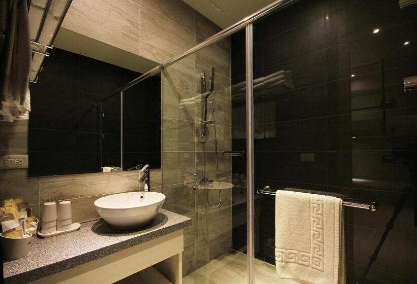 Lüks Aile Odası, Hangkhau