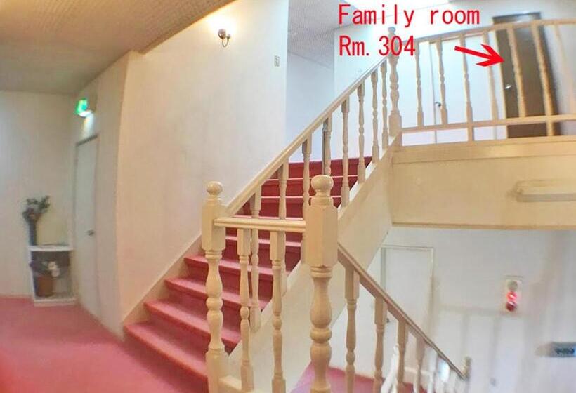 家庭间, ペンション百万本のバラ A Million Roses