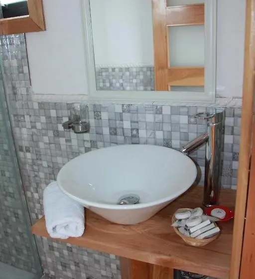 اتاق خانوادگی, Hostal Fernando De Magalhaes