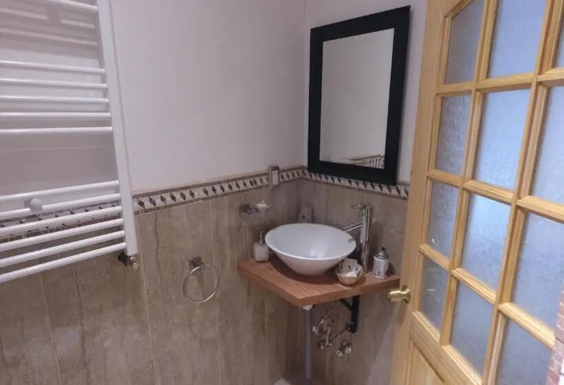 اتاق لوکس, Hostal Fernando De Magalhaes
