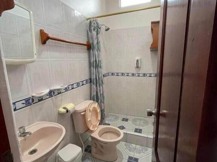 חדר סטנדרט לשלושה, Hostal Muro De Las Lagrimas With High Speed Internet Starlink