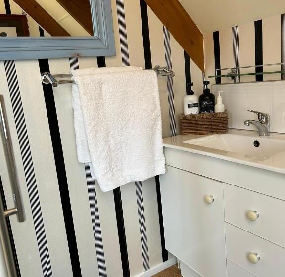Quarto Estandar Cama King, The Embassy B&b
