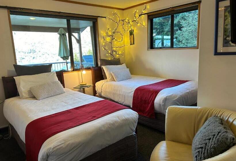 Quarto Estandar Banheiro Compartilhado, The Embassy B&b