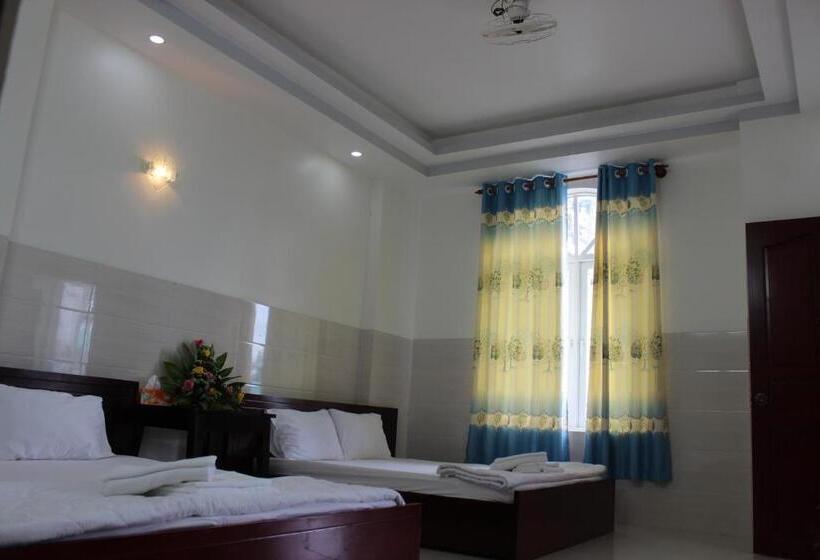 اتاق خانوادگی, Haivan Hostel
