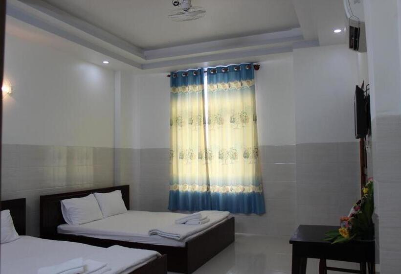 اتاق خانوادگی, Haivan Hostel