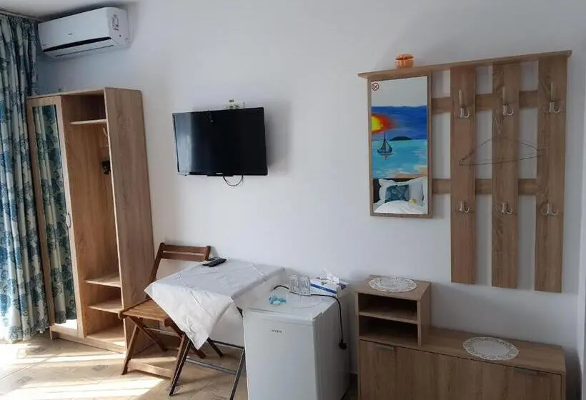 バルコニー付きスタンダードトリプルルーム, El Capitano   Mamaia Nord