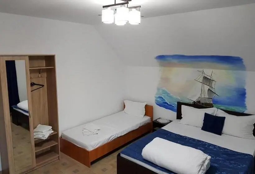 バルコニー付きスタンダードトリプルルーム, El Capitano   Mamaia Nord
