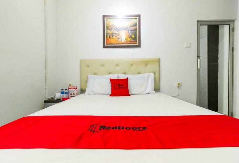 Номер Стандарт, Reddoorz Near Gajah Mada Plaza 2