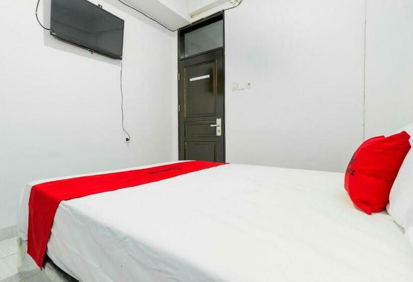 חדר אקונומי, Reddoorz Near Gajah Mada Plaza 2