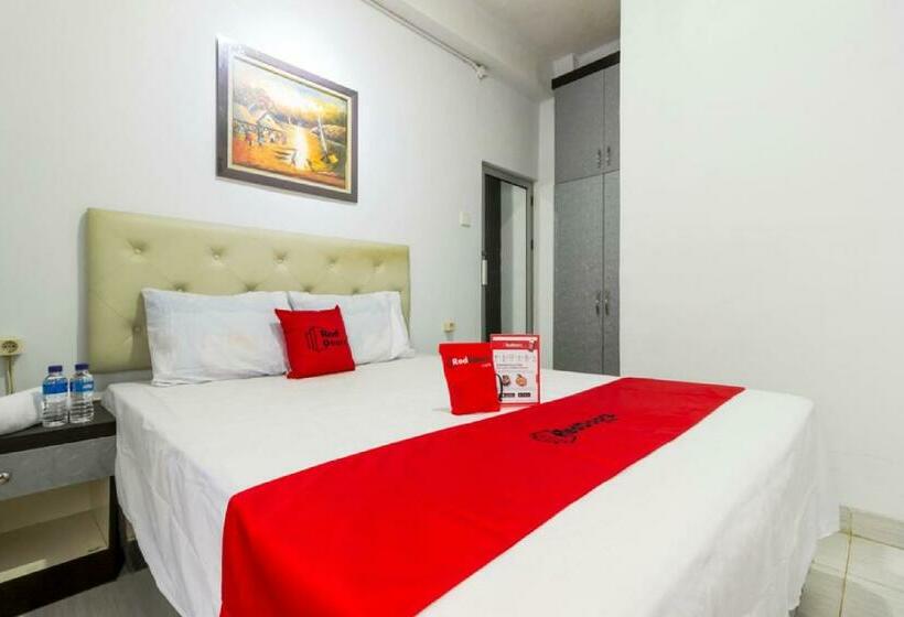 חדר אקונומי, Reddoorz Near Gajah Mada Plaza 2