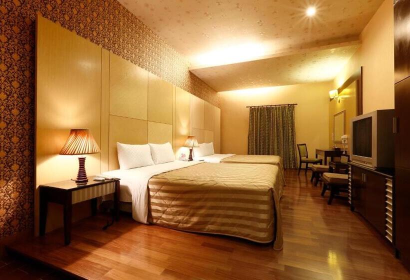 اتاق خانوادگی, Treasure Island Motel Fengshan
