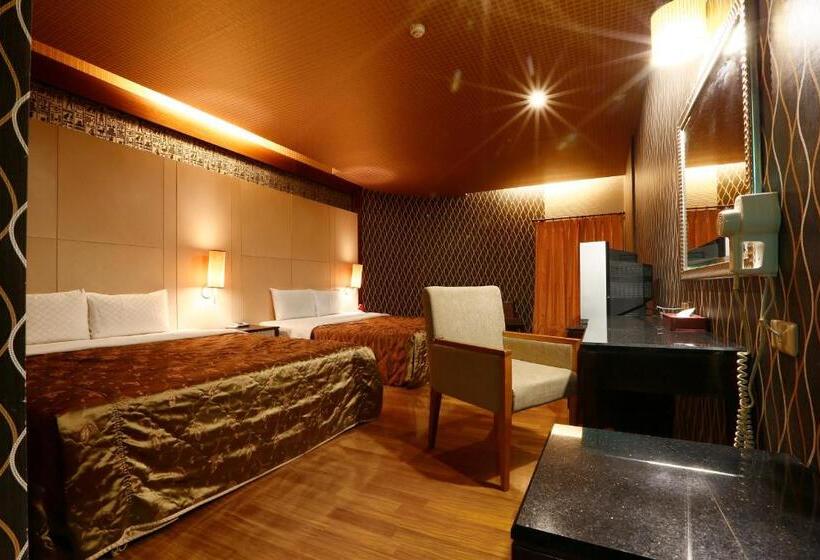 اتاق خانوادگی, Treasure Island Motel Fengshan