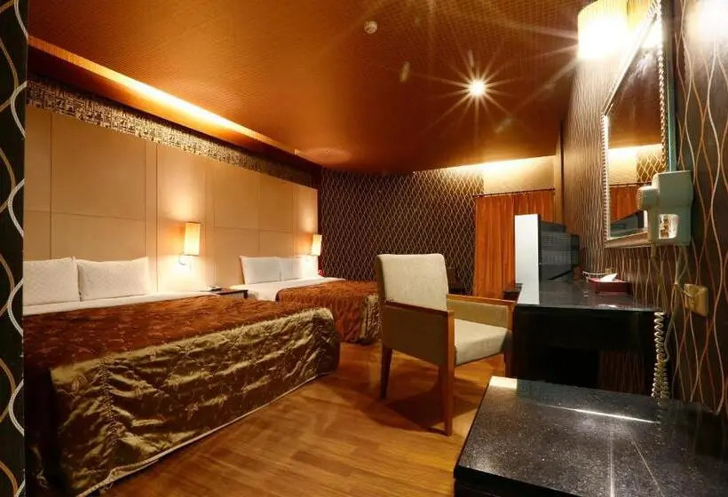 اتاق خانوادگی, Treasure Island Motel   Fengshan