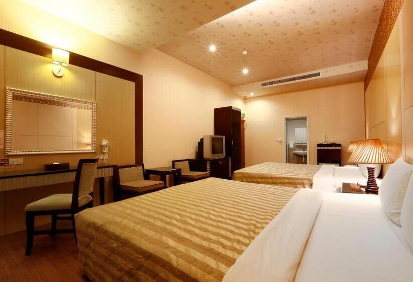 اتاق خانوادگی, Treasure Island Motel Fengshan