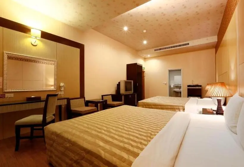 اتاق خانوادگی, Treasure Island Motel   Fengshan