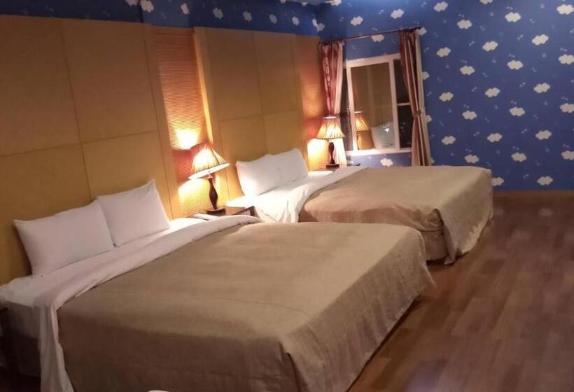 اتاق خانوادگی, Treasure Island Motel Fengshan