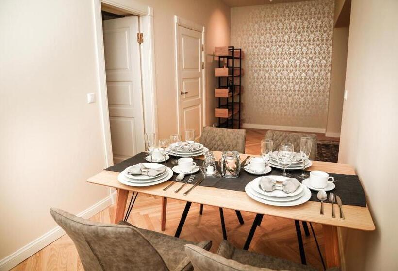 سوییت, Donhoff Residence