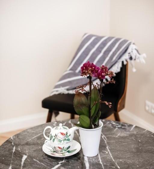 سوییت, Donhoff Residence