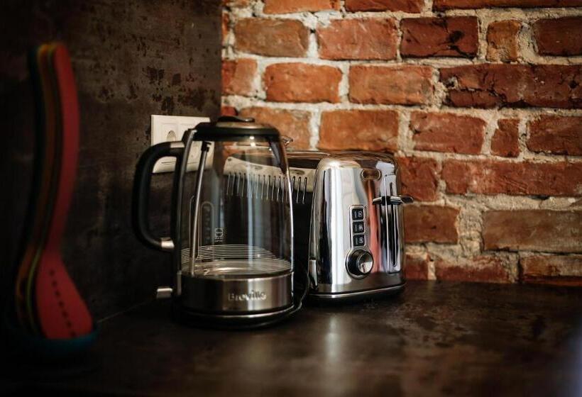 سوییت لوکس, Donhoff Residence