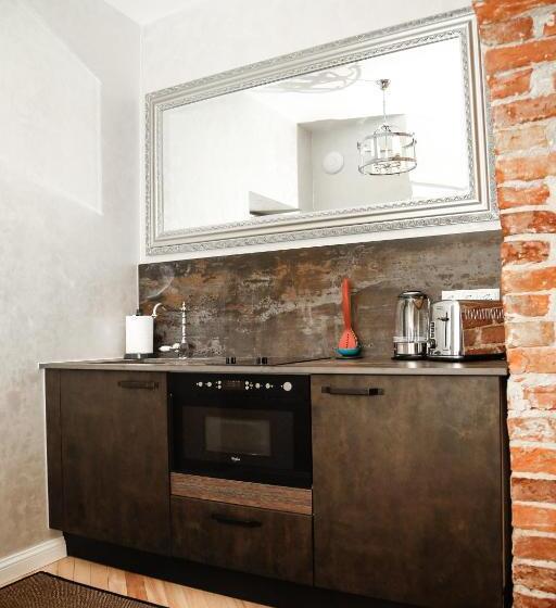 سوییت لوکس, Donhoff Residence