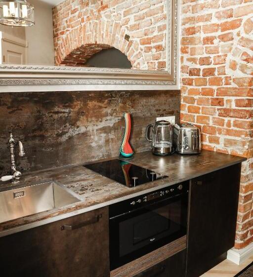 سوییت لوکس, Donhoff Residence