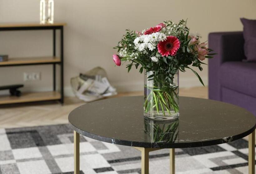 استودیوی استاندارد, Donhoff Residence