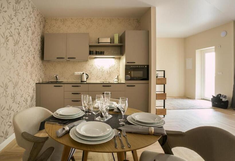 استودیوی استاندارد, Donhoff Residence