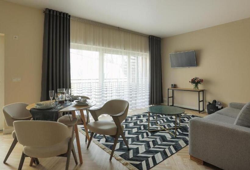 استودیوی استاندارد, Donhoff Residence