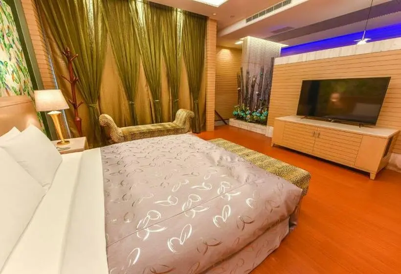 اتاق سوپریور, Purple Garden Motel