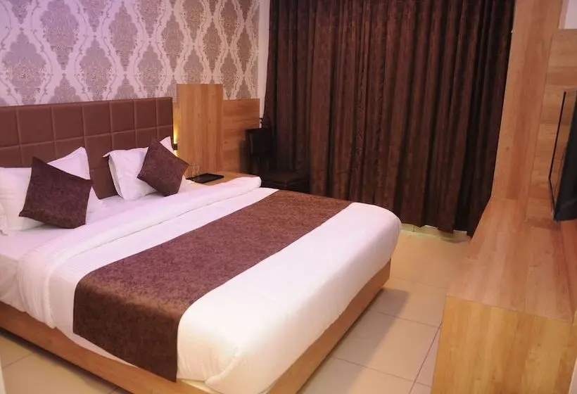 Quarto deluxe, Devkinandan