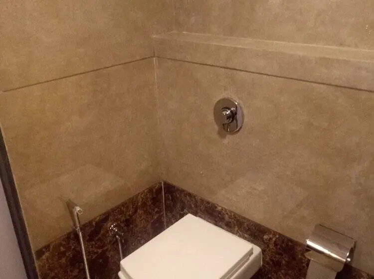 Quarto deluxe, Devkinandan