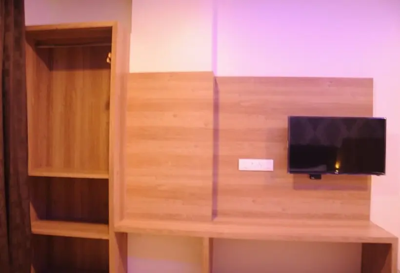 Quarto deluxe, Devkinandan