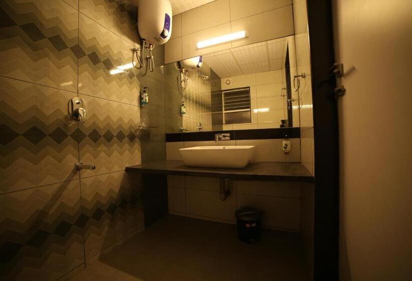 Quarto Superior, Rohini Apart