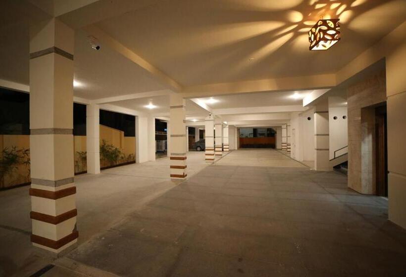 Quarto Superior, Rohini Apart