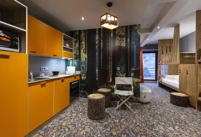 ルームシェアのワンベッド, Base Camp Lodge   Bourg Saint Maurice