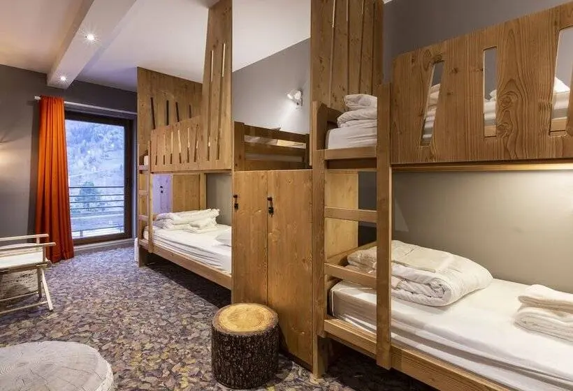 ルームシェアのワンベッド, Base Camp Lodge   Bourg Saint Maurice