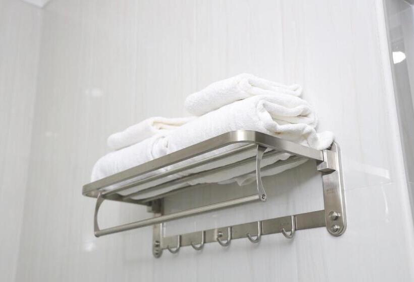 اتاق لوکس, Clove Beach