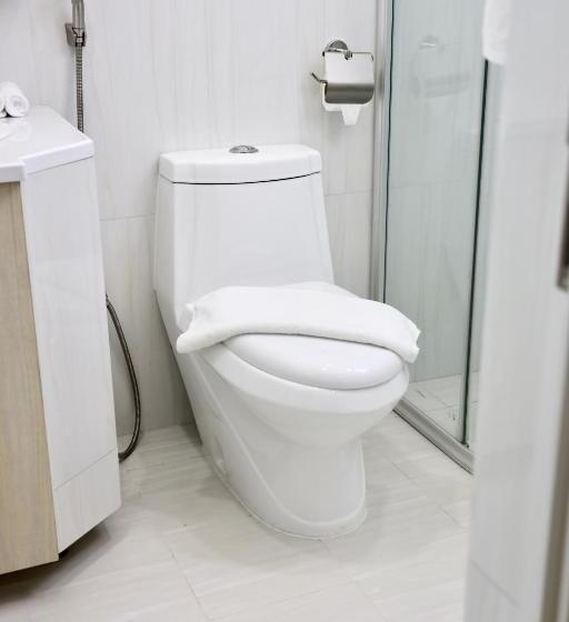 اتاق لوکس, Clove Beach